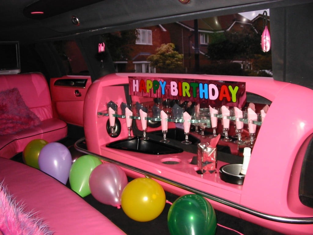 Stretch hummer limo hire for birthdays – Humming in a hummer provides unique hummer limo for birthday parties & other combination parties at competitive